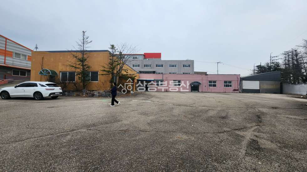 경기 화성만세구 양감면 송산리 가,나,다,라,수위실,화장실동 화성공장임대 ,2차선도로변, 대형공장, 클린룸, 향남ic5분거리 월세 매물번호 10252 사진 1