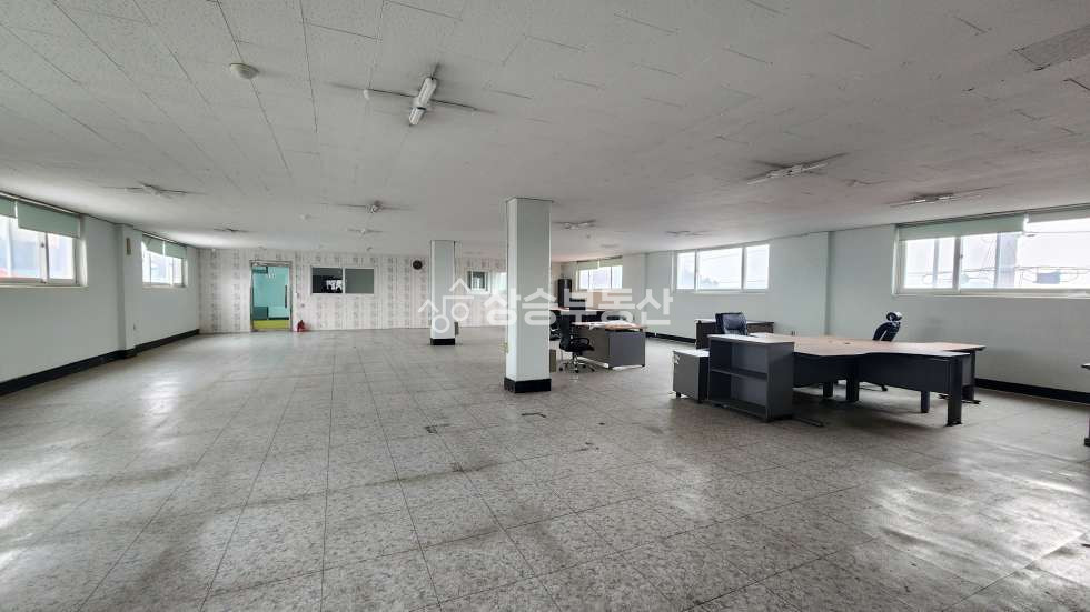 경기 화성만세구 양감면 송산리 가,나,다,라,수위실,화장실동 화성공장임대 ,2차선도로변, 대형공장, 클린룸, 향남ic5분거리 월세 매물번호 10252 사진 3