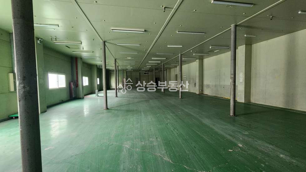 경기 화성만세구 양감면 송산리 가,나,다,라,수위실,화장실동 화성공장임대 ,2차선도로변, 대형공장, 클린룸, 향남ic5분거리 월세 매물번호 10252 사진 5